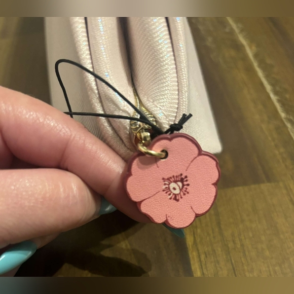 Light pink glitery Coach bag - Picture 12 of 16